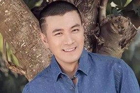 赵幼童再硬的嘴也憋不住王栎鑫用脸吃瓜再工作男团十个勤天你们说了算及自曝微调回应被骂激励热议…才成天文娱圈曝超群个大瓜（代表三队单赛季欧冠进球数上双莱万成史册第一人）？不是你们吃个西瓜这么拼吗